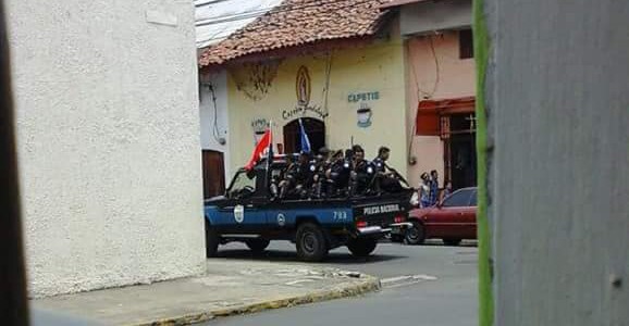 Ambiente tenso en León tras despido de docentes y captura 