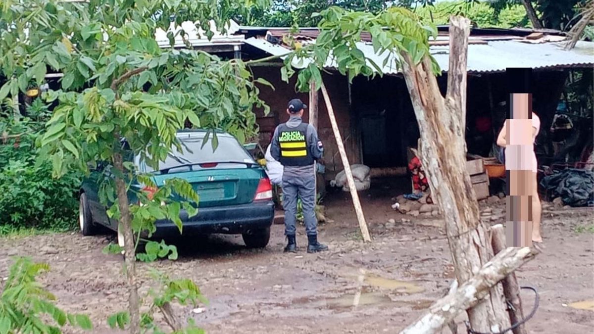 El vehículo fue interceptado cuando ingresó a una vivienda