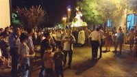 Los feligreses se quedaron a 200 metros del templo. La Policía del régimen impidió que saliera la imagen. /Foto: cortesía