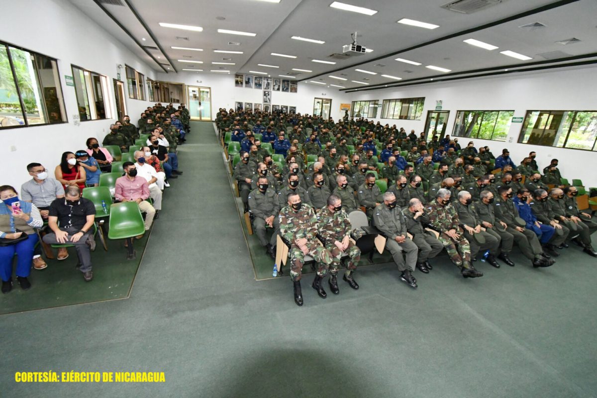  El pasado lunes el Ejército condecoró a 11 oficiales que pasan a la “honrosa condición de retiro”, ceremonia presidida por el eterno General Julio César Avilés./ EJÉRCITO DE NICARAGUA
