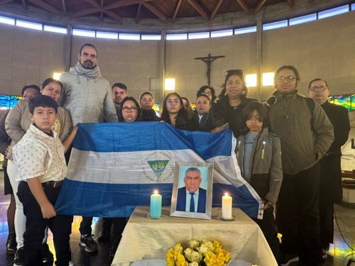 Realizan misa en Ginebra en honor a Don Álvaro Conrado. Tomada del twitter de Paulo Abrāo.