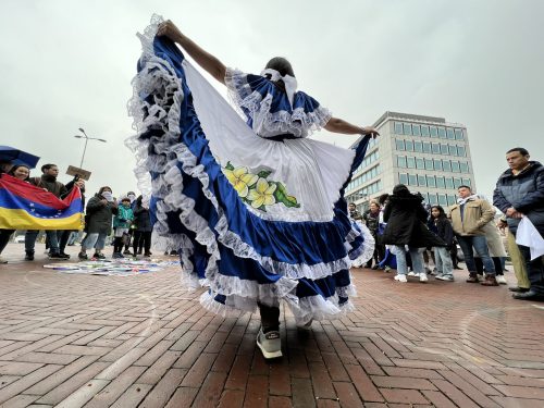 Este sábado 22 de abril en distintas partes del mundo, los nicaragüenses que se encuentran en el exilio o que fueron desterrados por la dictadura Ortega-Murillo realizaron marchas para seguir denunciando las arbitrariedades. /Tomada del twitter de @dannyosNL