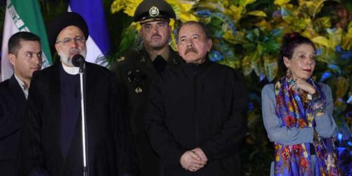 Presidente de Irán, Ebrahim Raisi, y el dictador de Nicaragua, Daniel Ortega. Managua, junio, 2023. Foto: Prensa oficialista.