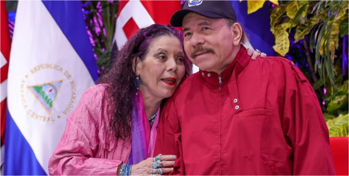 Rosario Murillo y Daniel Ortega el 18 de mayo del 2023 en el acto del 128 aniversario del natalicio Augusto C. Sandino em el Convenciones Olof Palme. Foto: Presidencia de Nicaragua.