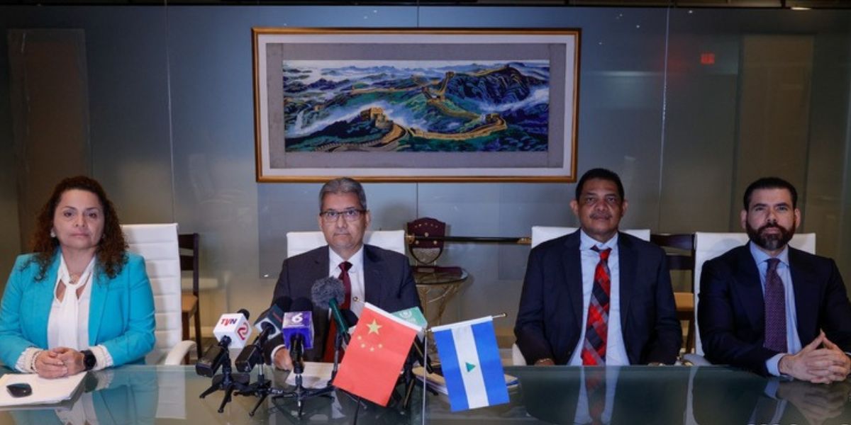 Funcionarios de Nicaragua anuncian conclusión de negociaciones para la entrada en vigencia del TLC entre Nicaragua y China. Foto: Prensa oficialista.