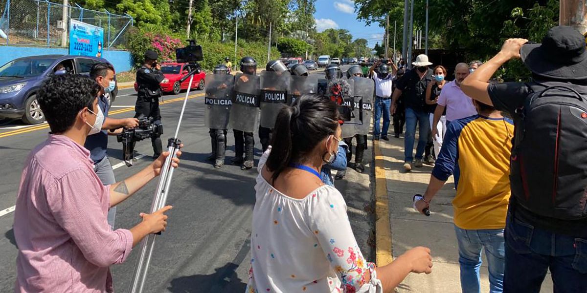 Policía de Nicaragua prohíbe cobertura periodística. Foto: Nicaragua Investiga.