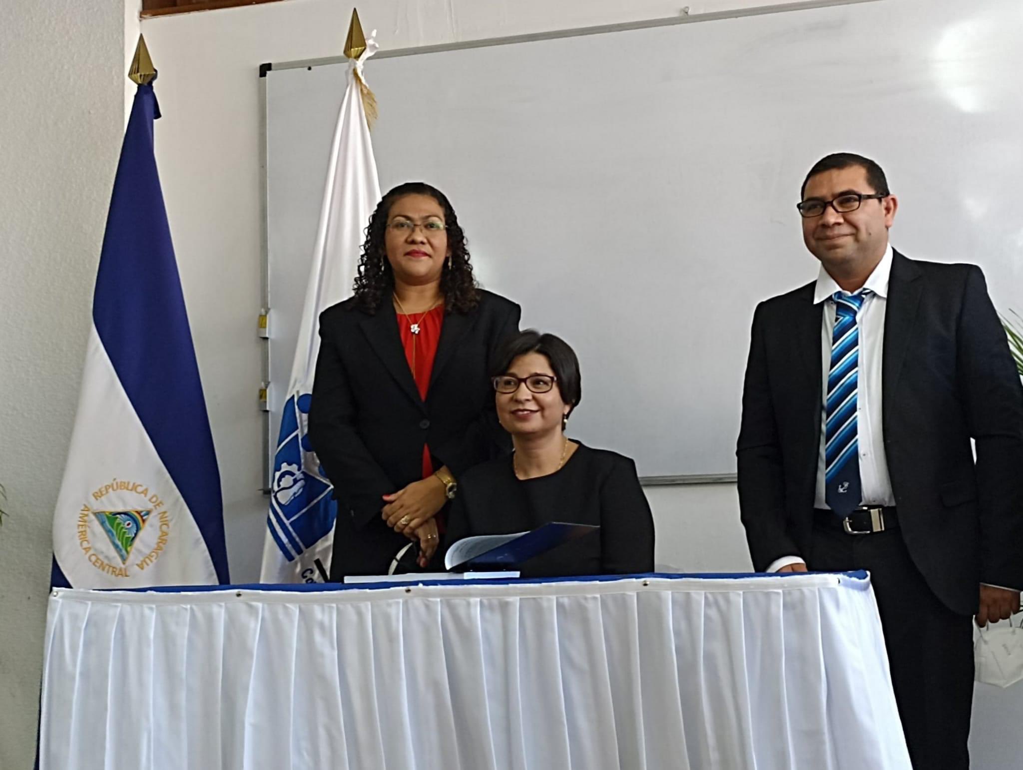 Luz Marina Ortiz Narváez (de pie a la izquierda) al ser juramentada como secretaria general de la nueva Universidad Multidisciplinaria "Ricardo Morales Avilés". Febrero, 2023. Foto: Medios oficialistas.