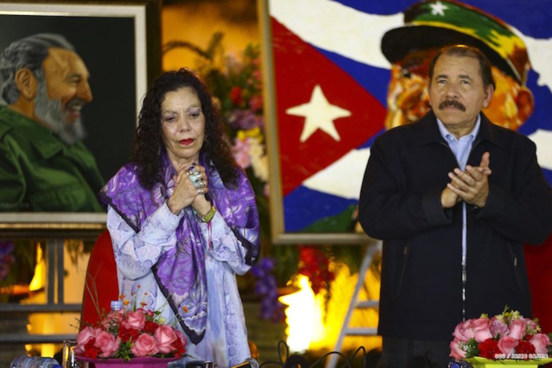 Daniel Ortega y Rosario Murillo rinden homenaje póstumo a Fidel Castro en Nicaragua, el día de su muerte 26 de Noviembre del 2016. Foto: Prensa oficialista.