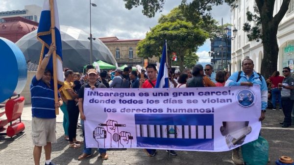 Nicaragüenses se manifiestan en Costa Rica para exigir: “¡Libertad a los presos políticos!”