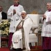 El Papa Francisco preside la misa de Nochebuena en la Basílica de San Pedro en el Vaticano el 24 de diciembre de 2023. Foto: AFP / NI.