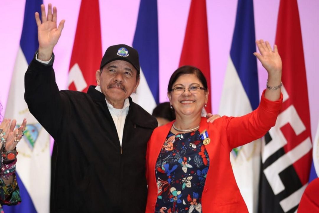 Dictador de Nicaragua, Daniel Ortega, junto a Ramona Rodríguez, presidenta del CNU. Diciembre, 2018. Foto: Prensa oficialista.