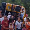 Bus de transporte colectivo queda empotrado en valla del puente Manceras, Rancho Grande, Matagalpa, en brutal accidente el 23 de diciembre de 2023. Foto: Redes sociales.