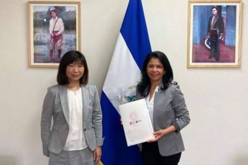 Régimen destituye a embajador en El Salvador y le entrega otra embajada a Sandy Dávila