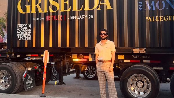 Actor nicaragüenses Alberto Lara Leiva promocionando la serie "Griselda" de Netflix, enero, 2024. Foto: Redes sociales de Alberto Lara Leiva.
