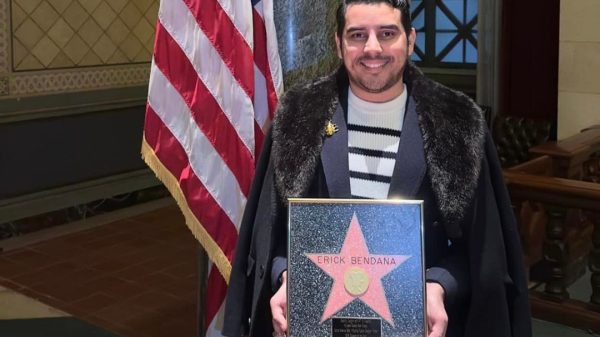 Diseñador nicaragüense Erick Bendaña recibe reconocimiento de parte del Paseo de la fama de Hollywood