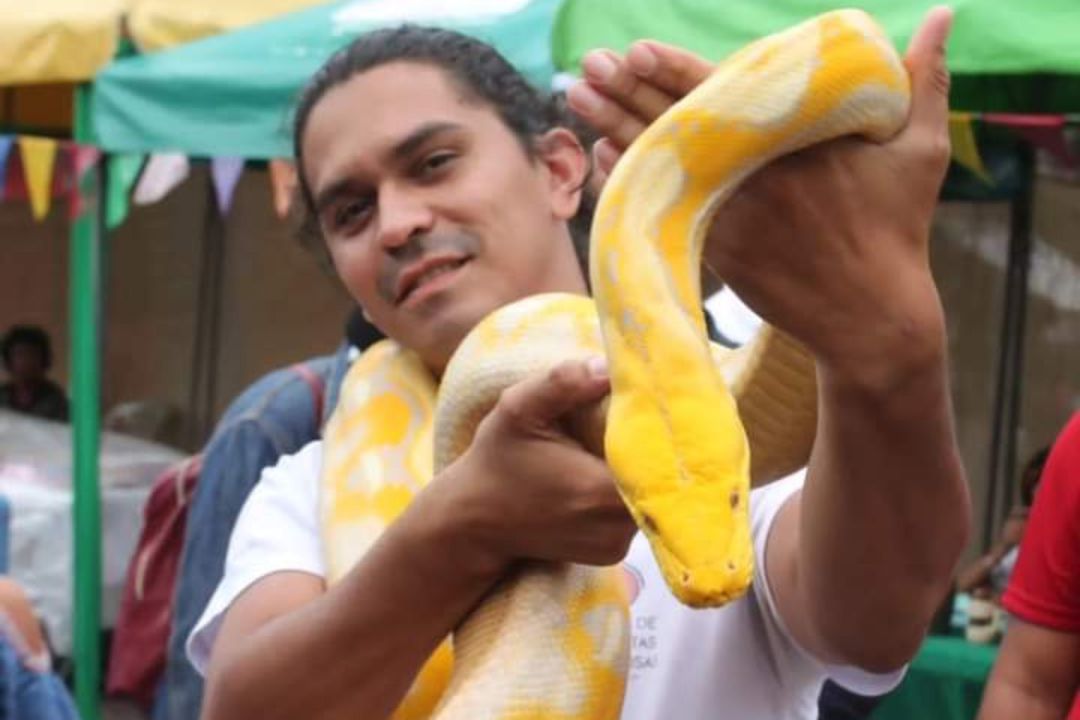 José Alberto Delgadillo, coleccionista de serpientes de Nicaragua. Foto: Redes sociales.