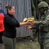 "Fortaleza, hijitos": militares ecuatorianos reciben apoyo en jornada contra el narco