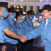 Dictador de Nicaragua, Daniel Ortega, saluda a miembros de la Policía Nacional. Foto: Prensa oficialista.