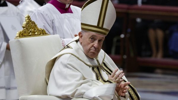 Ucrania responde al papa y dice que "nunca" izará la bandera blanca para negociar con Rusia