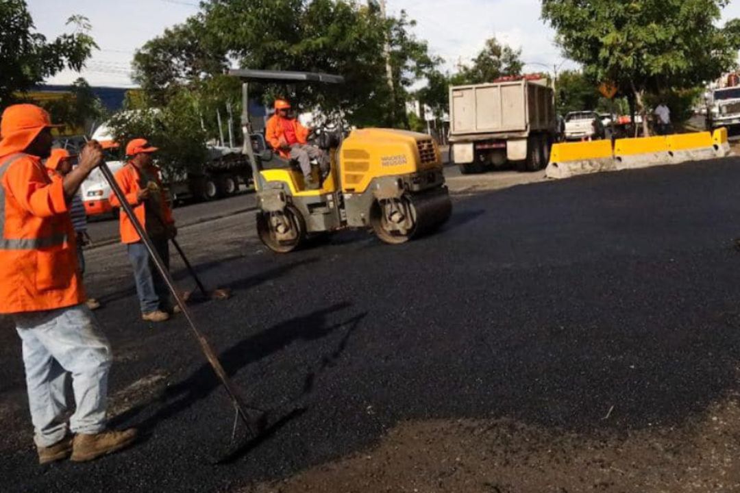 Más desvíos por la construcción de la Pista Juan Pablo II, unas 10 rutas serán afectadas