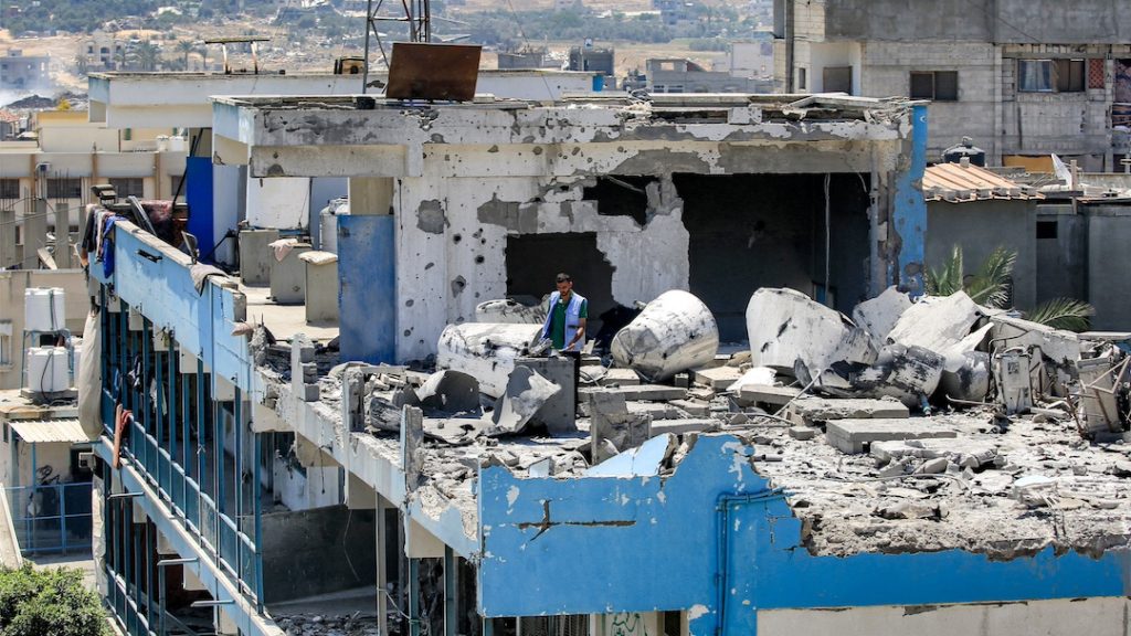 Israel bombardea un campo de refugiados en Gaza, al cumplirse ocho ...