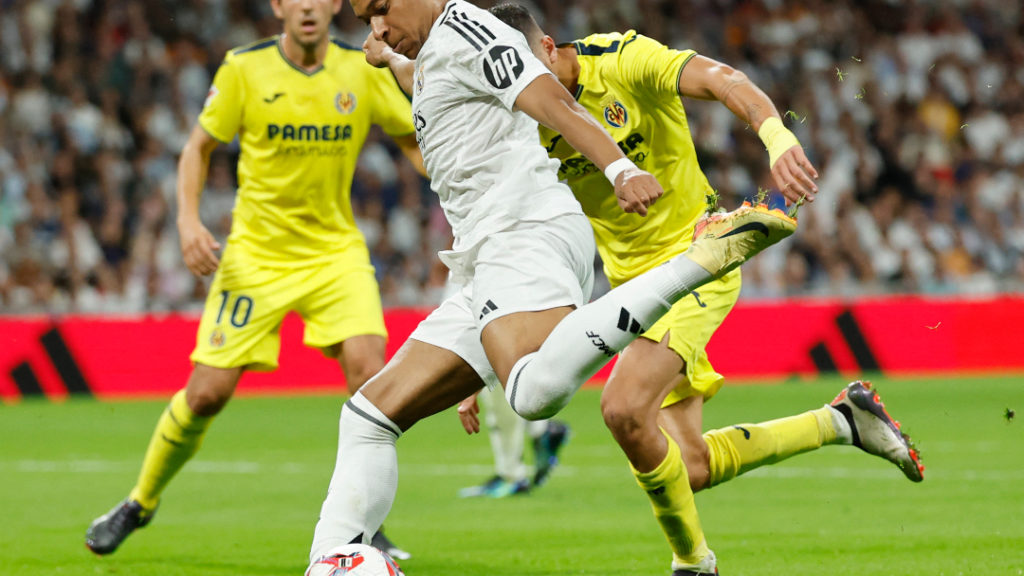 Real Madrid gana 2-0 al Villarreal y mete presión al líder Barcelona