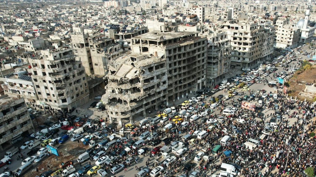 Multitudinarias celebraciones en Damasco tras la caída de Bashar al ...